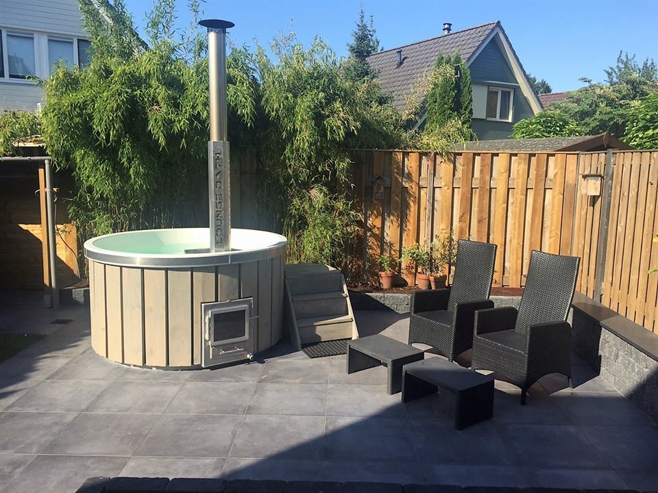 hot tub grey wash